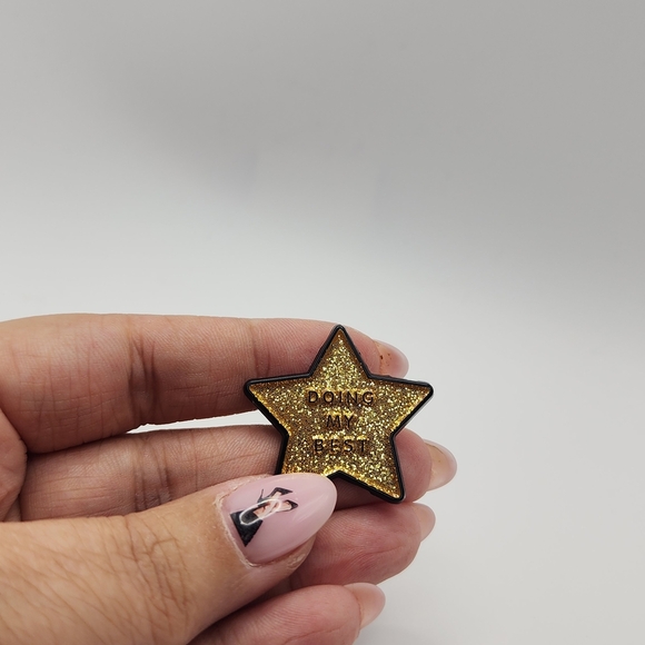 NEW‼️Star Shaped Enamel Pin - Picture 3 of 4